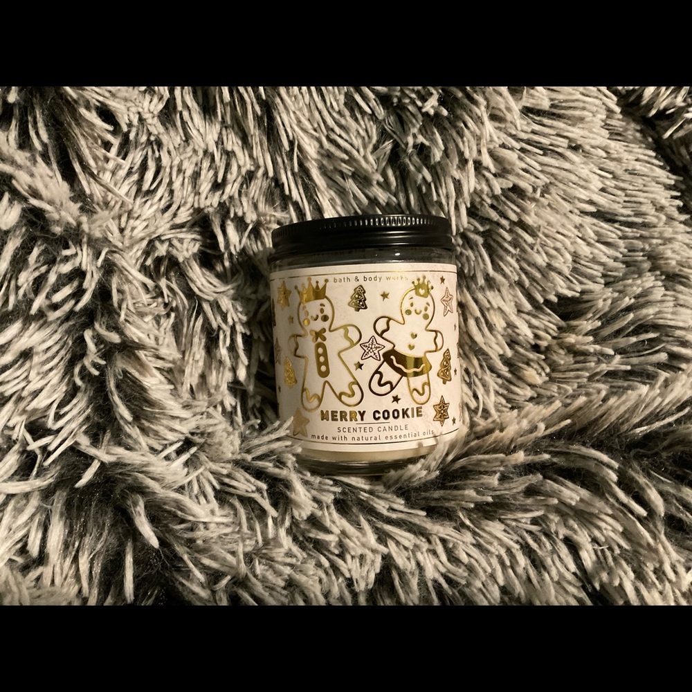 BATH AND BODY WORKS Merry Cookie Single Wick Candle
